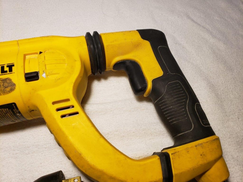 Dewalt D25263 11/8″ Corded SDS+ DHandle Concrete Rotary Hammer Drill