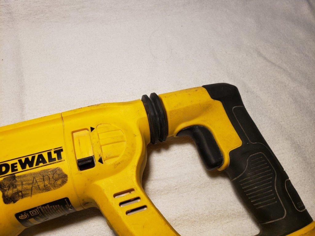 Dewalt D25263 11/8″ Corded SDS+ DHandle Concrete Rotary Hammer Drill