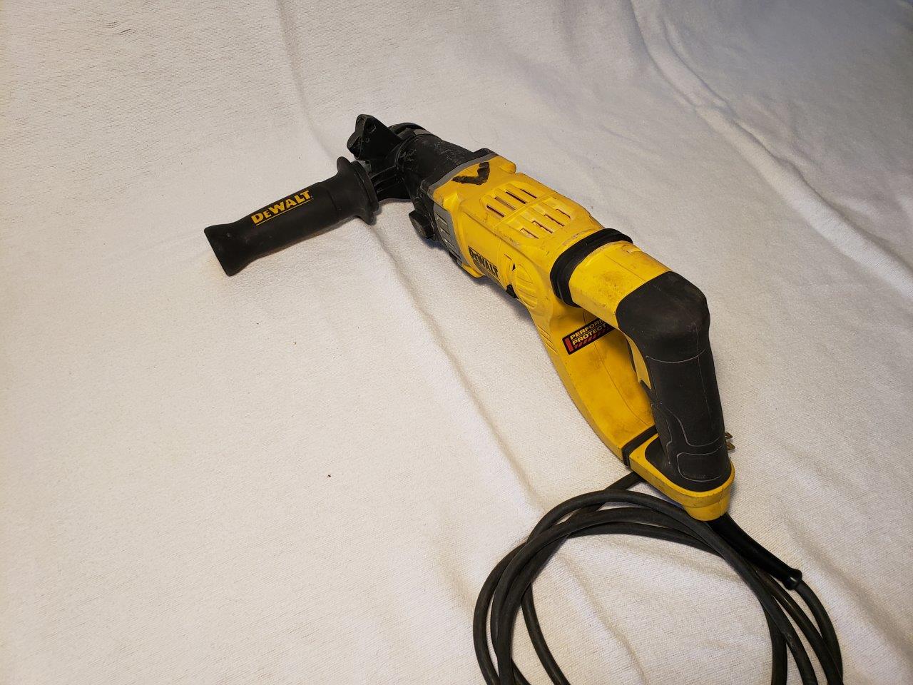 Dewalt D25263 11/8″ Corded SDS+ DHandle Concrete Rotary Hammer Drill