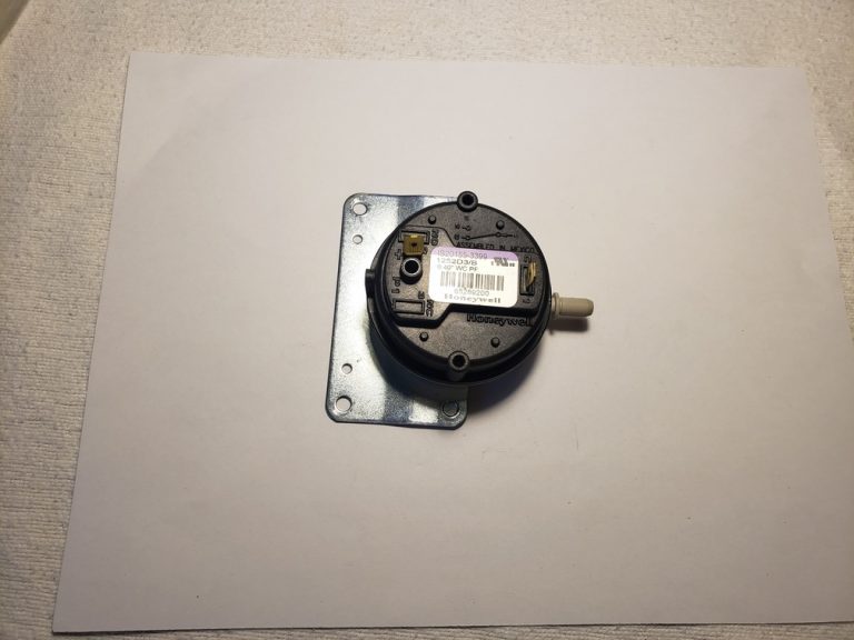 LENNOX/Honeywell 26W76 Furnace Air Pressure Switch, 0.40” WC PF 1252D3