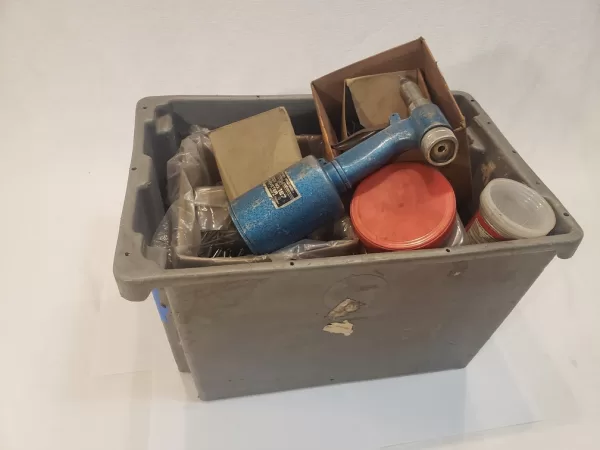 CENTRAL PNEUMATIC STOCK No. 167 AIR RIVETER + 46 lbs of rivets