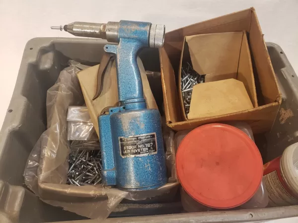 CENTRAL PNEUMATIC STOCK No. 167 AIR RIVETER + 46 lbs of rivets