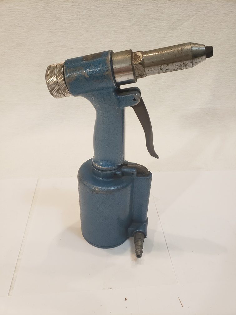Lot of CENTRAL PNEUMATIC STOCK No. 167 AIR RIVETER + 46 lbs of rivets