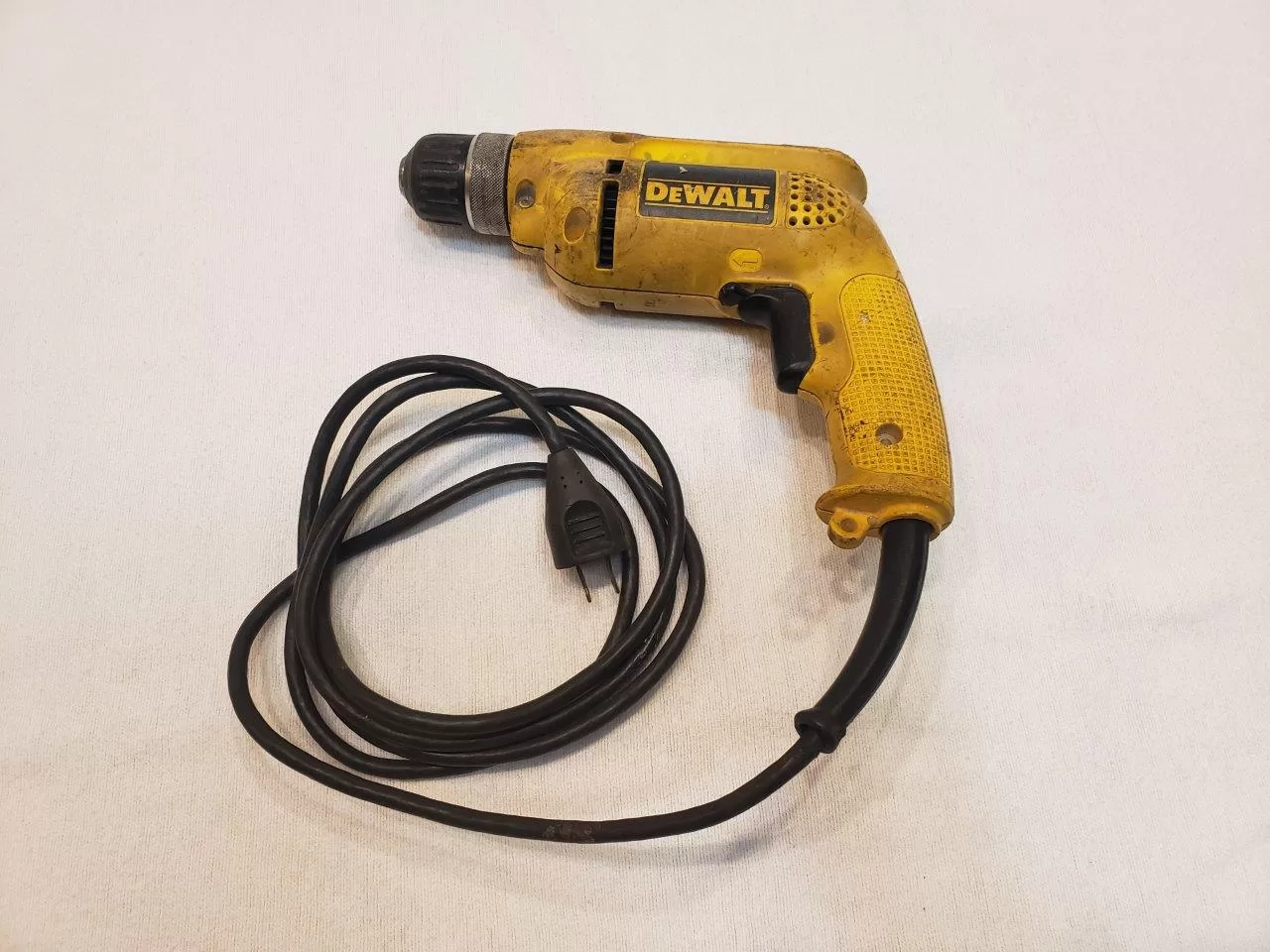 dewalt-d21008-corded-6a-vsr-drill-3-8-type-1_211500 | Chicago HVAC tools and supplies