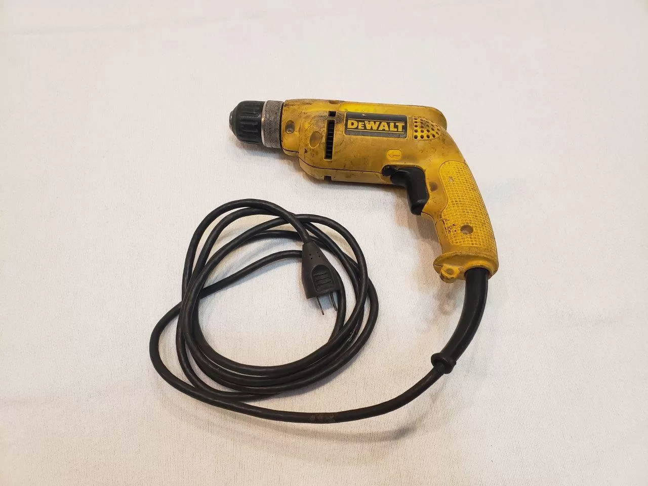 dewalt-d21008-corded-6a-vsr-drill-3-8-type-1_211507 | Chicago HVAC tools and supplies