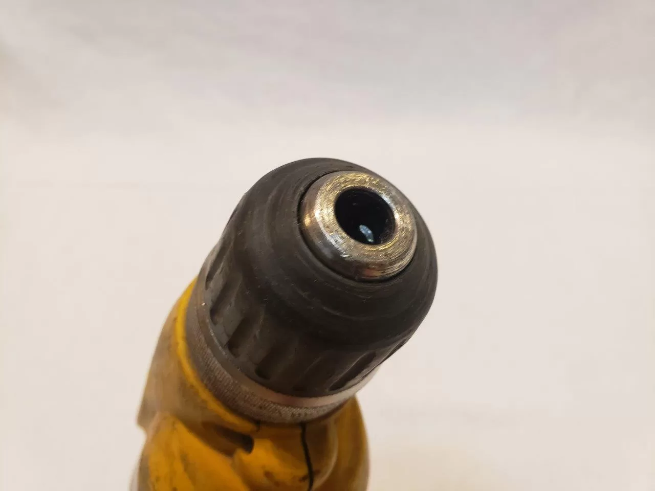 dewalt-d21008-corded-6a-vsr-drill-3-8-type-1_211652 | Chicago HVAC tools and supplies