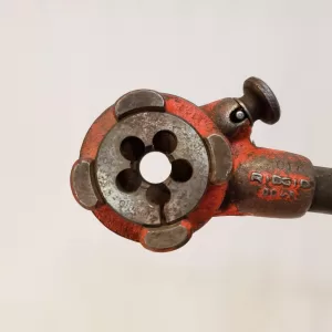 RIDGID Pipe 00-R Hand Ratchet Threader & 1/2 die head