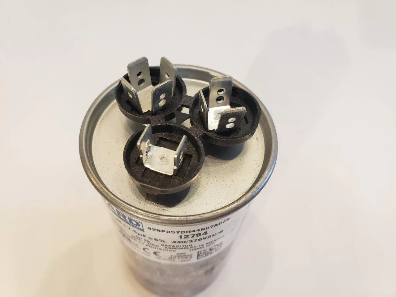 35 + 7.5 MFD x 370 or 440 VAC Motor Dual Run Capacitor Round JARD 12784