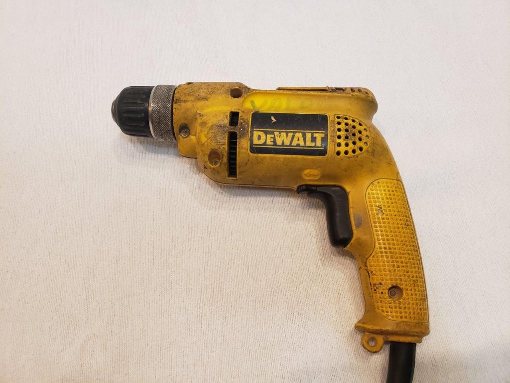 DEWALT D21008 HeavyDuty 6 Amp 3/8Inch Drill Kit w/ Keyless Chuck