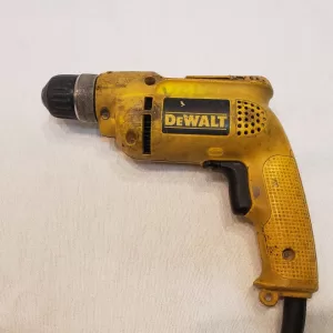 DEWALT D21008 Heavy-Duty 6 Amp 3/8-Inch Drill Kit w/ Keyless Chuck