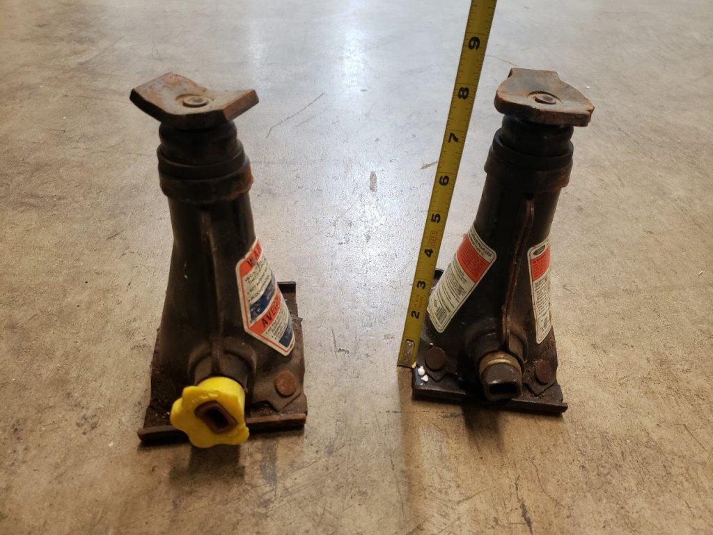 Lot of 2 x Ford Super Duty F250/ F350 Maximum GVWR 11.200 lb Bottle