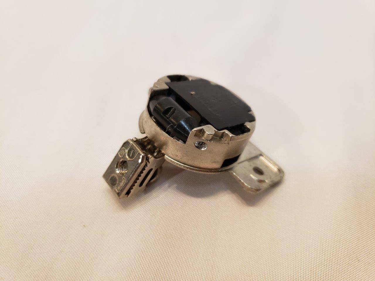 Lot of 96 Pieces Blum 33 hinges for partial and full overlay 30.31011.