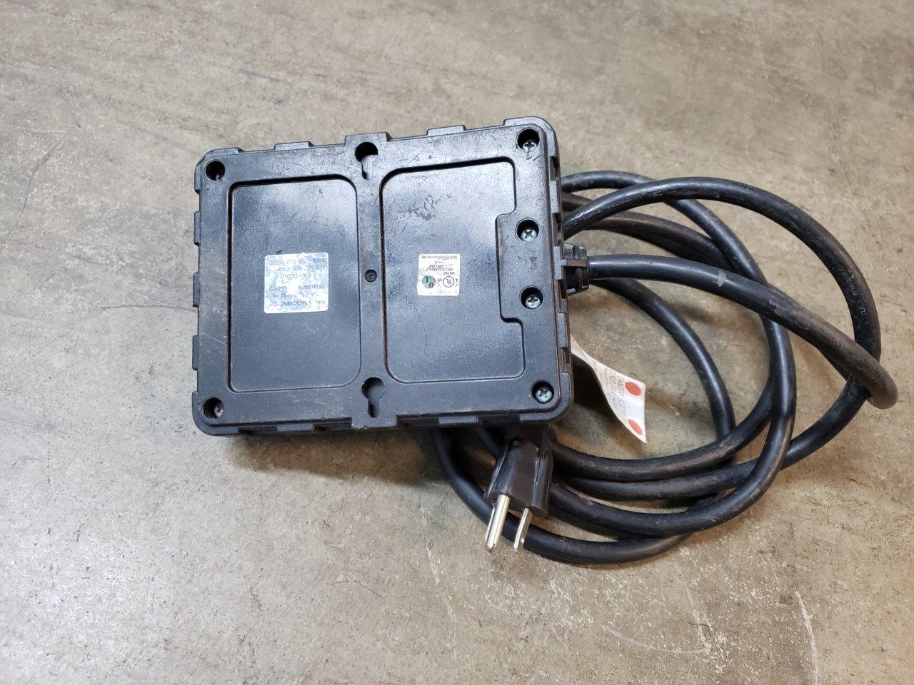 Tower 4 outlet circuit breaker power supply C664502 15A 125VAC 60HZ Used Chicago HVAC tools