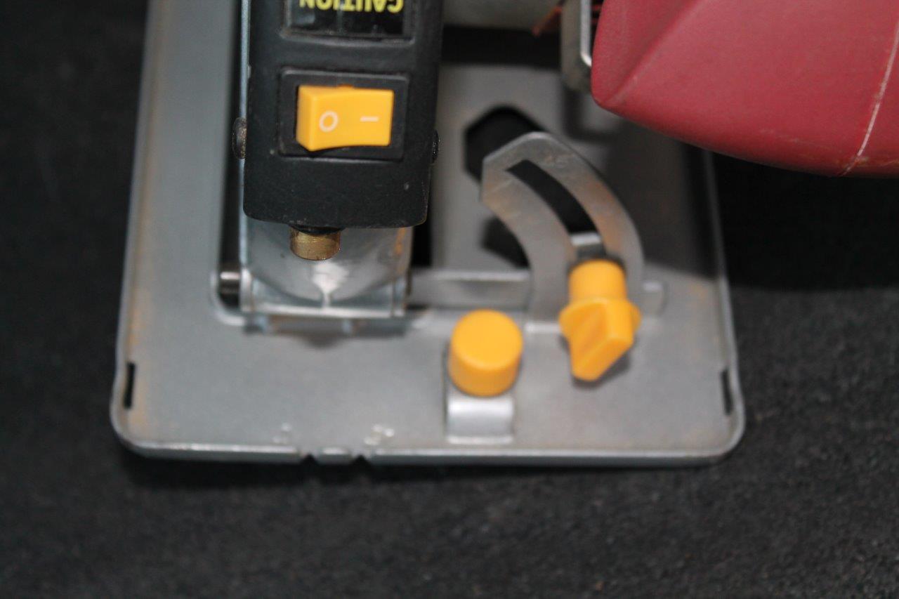 Chicago Electric 71/4 In. Circular Saw with Laser Guide System Item