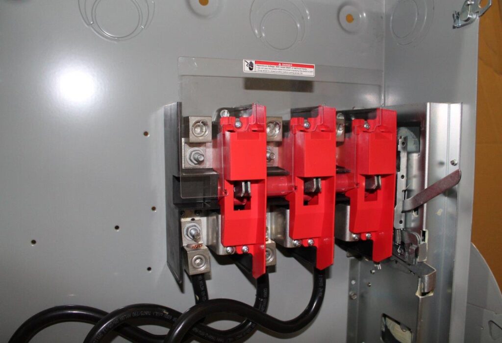 DTNF324 Double Throw NonFusible Safety Switch 200A 240V by Siemens