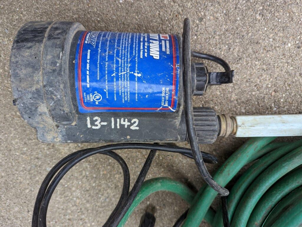 Barracuda 6913309 Superior Pump 91250 1/4 HP Thermoplastic Submersible
