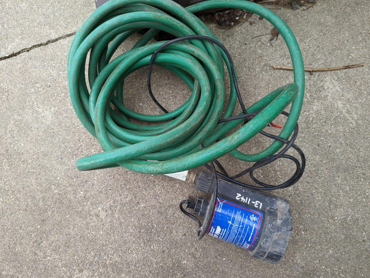 Barracuda 6913309 Superior Pump 91250 1/4 HP Thermoplastic Submersible