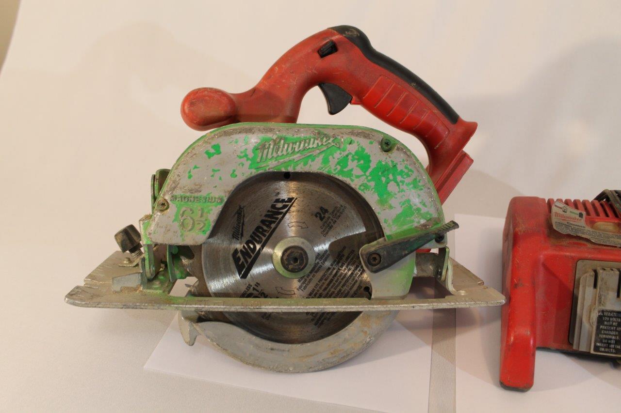 Milwaukee Circular Saw 61/2 18V 631020 + Milwaukee 48592818