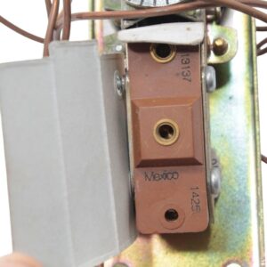 Honeywell Immersion Temperature Controller – SPST Aquastat, 100–240°F Range, Bulb & Capillary Type, Surface/Well Mount