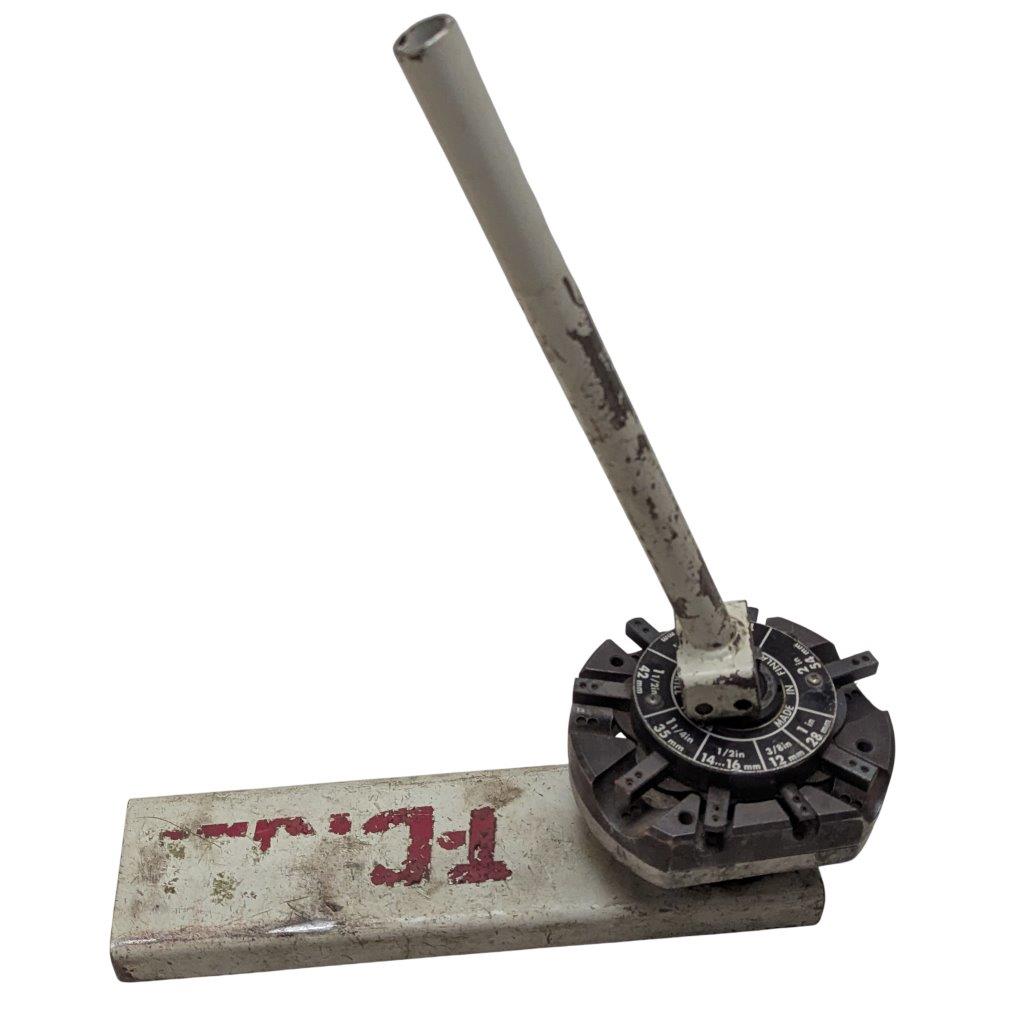 T-DRILL-ND-54-Tube-End-Notcher_5 | Chicago HVAC tools and supplies Manual milling machine indexing head with a long crank handle and circular graduated dial on a base.